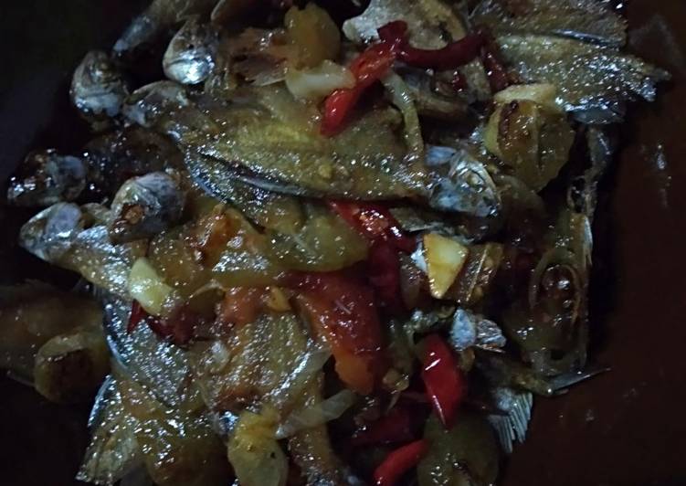 Tumis ikan asin sepat masak belimbing sayur