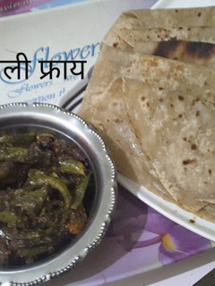 ग्रीन चिल्ली फ्राई (green chilli fry recipe in Hindi) रेसिपी मुख्य फोटो