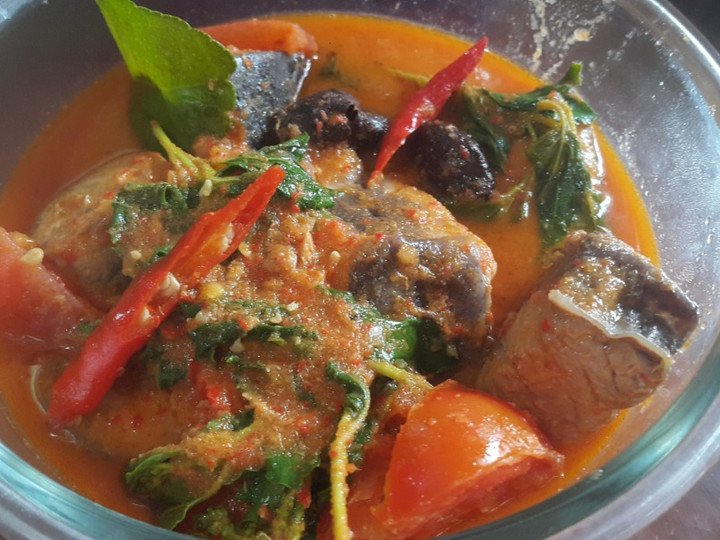 Bagaimana Menyiapkan Ikan tongkol asam pedas yang Enak