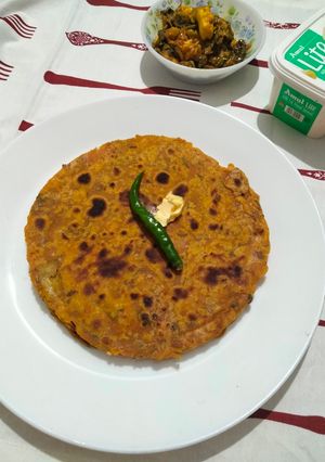 A picture of Kaddu ke paraathe (pumpkin).
