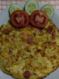 Foto resep Omelet Makaroni Sosis + Sayuran