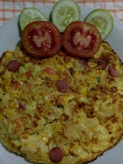 Foto resep Omelet Makaroni Sosis + Sayuran