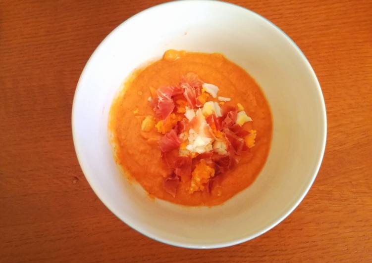 Salmorejo con picos integrales (Mycook)