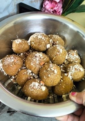 गणेश चतुर्थी स्पेशल चूरमा के लड्डू रेसिपी मुख्य फोटो