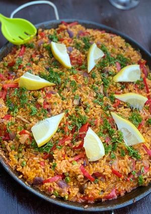 A picture of Vegetarian paella.