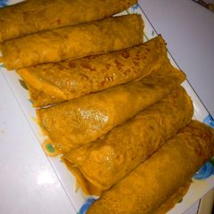 A picture of Crepe and cabbage sauce.