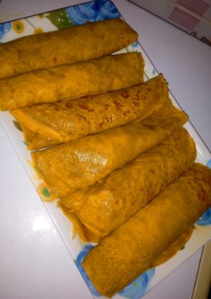 A picture of Crepe and cabbage sauce.