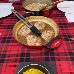 A picture of Skillet Braised Pork Chops.