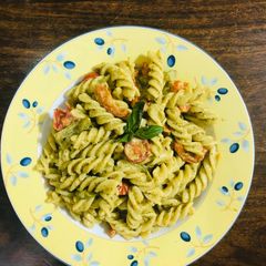 A picture of Pesto cherry tomato pasta.