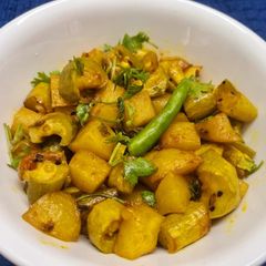 A picture of Pointed Gourd Dry Sabzi.