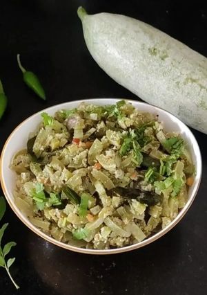 A picture of Snake gourd subji.