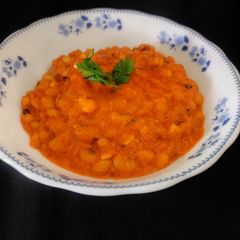 A picture of Black eyed peas in makhni gravy.