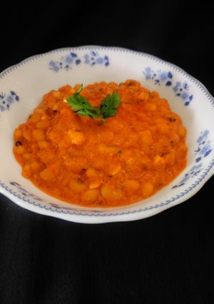 A picture of Black eyed peas in makhni gravy.