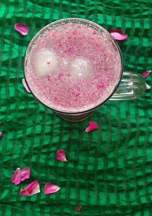 A picture of Rose petal cooler.
