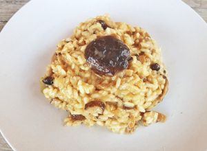 Una foto de Risotto de arroz Arborio y variado de Setas con toque de Vermut
