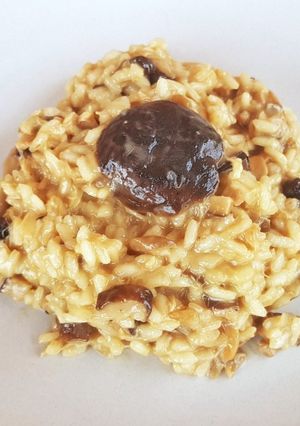 Una foto de Risotto de arroz Arborio y variado de Setas con toque de Vermut