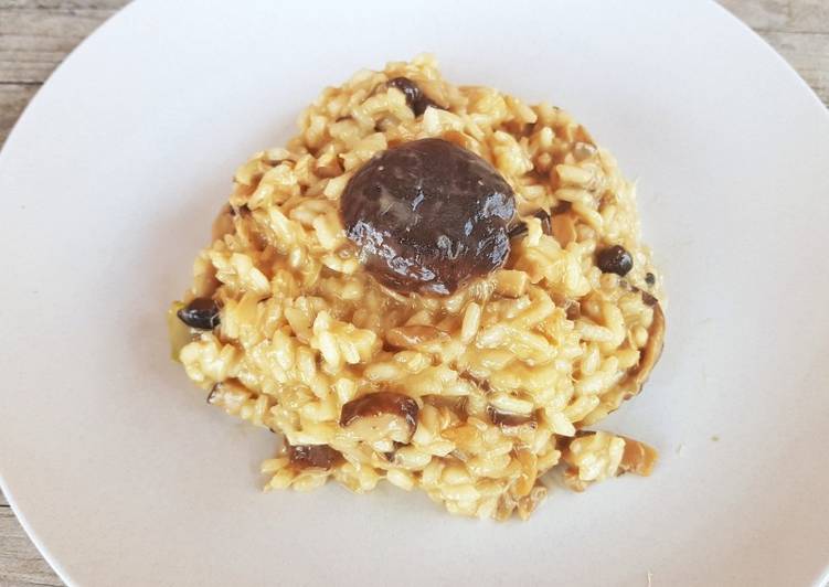 Risotto de arroz Arborio y variado de Setas con toque de Vermut