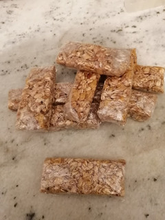 Una foto de Barritas de avena, frutos secos, copos de maíz, arroz y miel