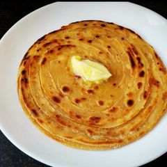 A picture of Laccha paratha.