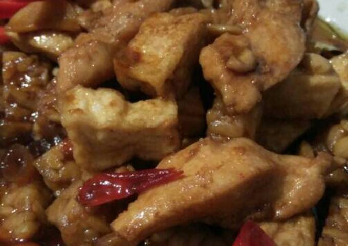 Tahu tempe dan ayam bumbu kecap