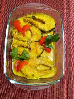 A picture of Doi mucch fish in sour curd curry.