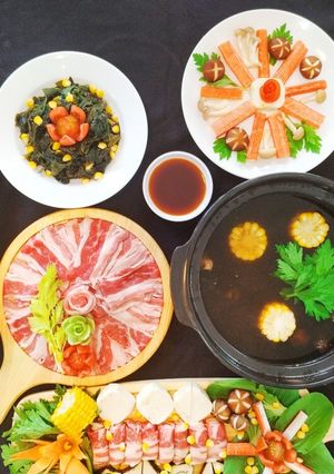Hình của món Lẩu Sukiyaki.