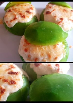 Una foto de Zapallitos de tronco, rellenos con lomito ahumado..