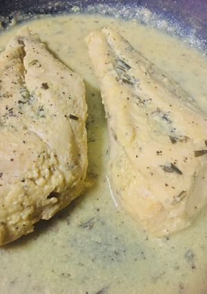 Una foto de Pollo marinado en leche con mostaza y romero