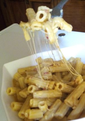 A picture of Mac and cheese.