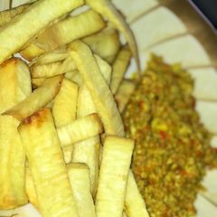 A picture of Fried yam with egg sauce.