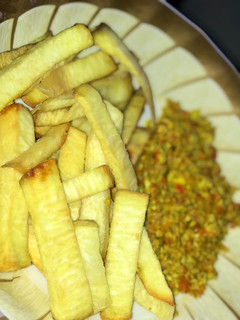 A picture of Fried yam with egg sauce.
