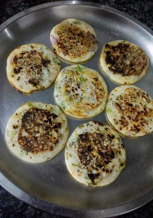 A picture of Sooji Urad Dal Mini Uttapam.