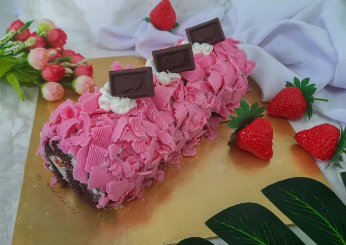 Pinky blackforest roll cake