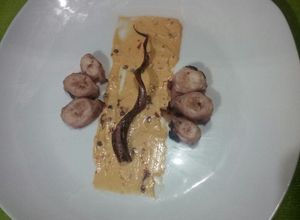 Una foto de Calamar con aderezo de chipotle