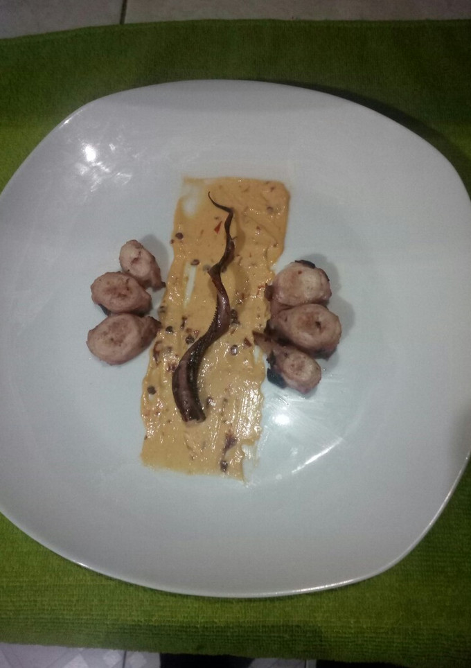 Una foto de Calamar con aderezo de chipotle