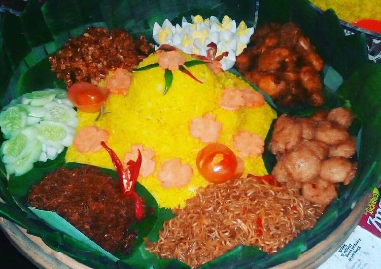 Nasi kuning ala tradisional