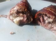 Una foto de guarniciones para lomo relleno