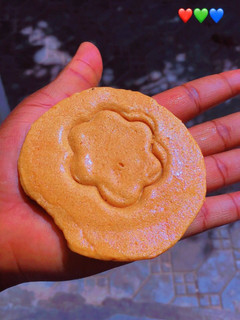A picture of Dalgona candy.