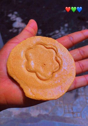 A picture of Dalgona candy.