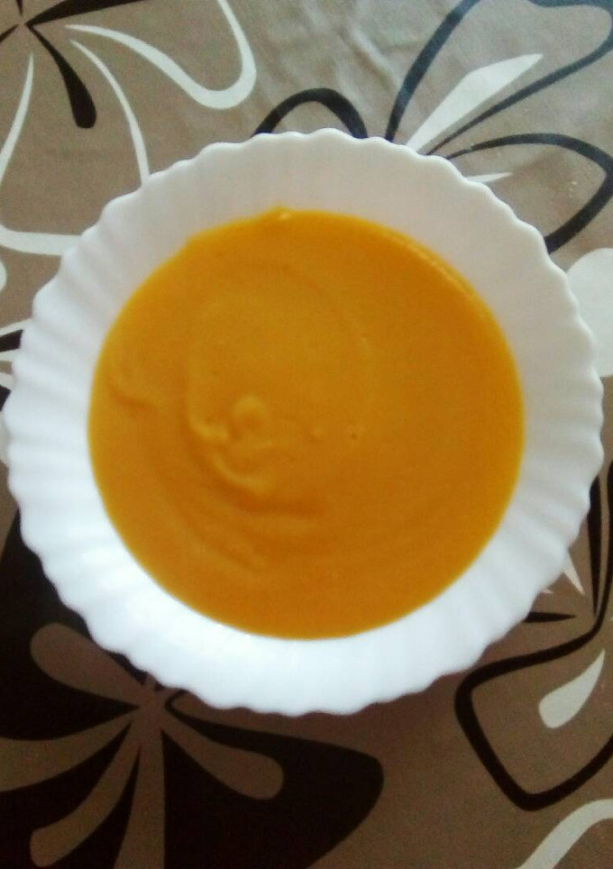 Una foto de Crema suave de calabacín y verduras 🍲