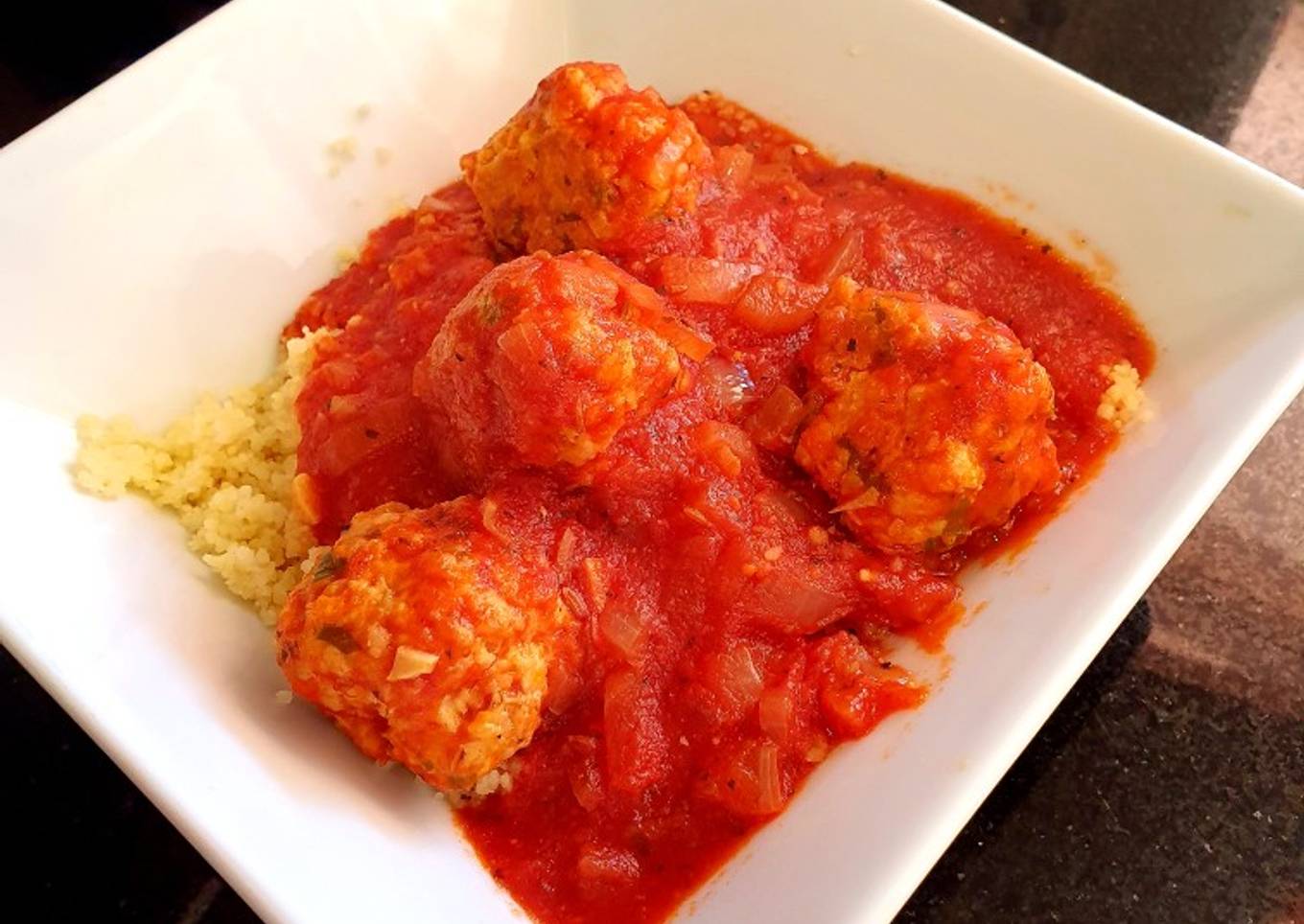 Albóndigas en salsa de tomate picante