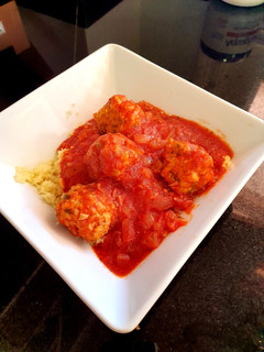 Una foto de Albóndigas en salsa de tomate picante