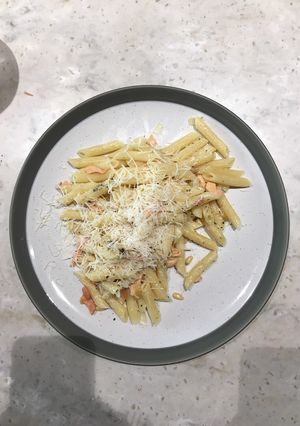 A picture of Pink oyster mushroom pasta.