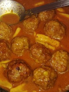 Una foto de Albóndigas con calamarcitos(un clásico)