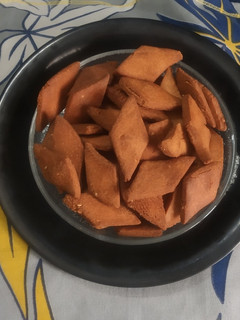 A picture of Shakkarpara.