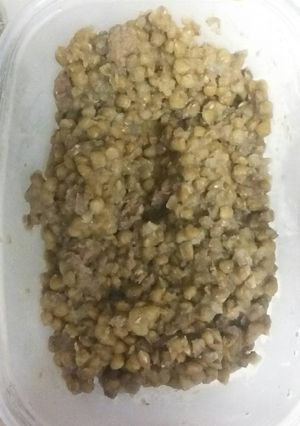 Una foto de Lentejas con carne y salchicha