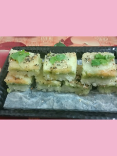 सैंडविच ढोकला (sandwich dhokla recipe in Hindi) रेसिपी मुख्य फोटो
