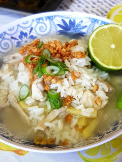 A picture of Rice and Chicken soup.