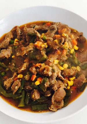 A picture of Chicken gizzard and mixed vegetables stew.