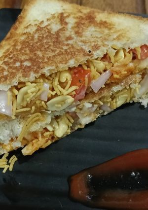 A picture of Chips Namkeen Sandwich.